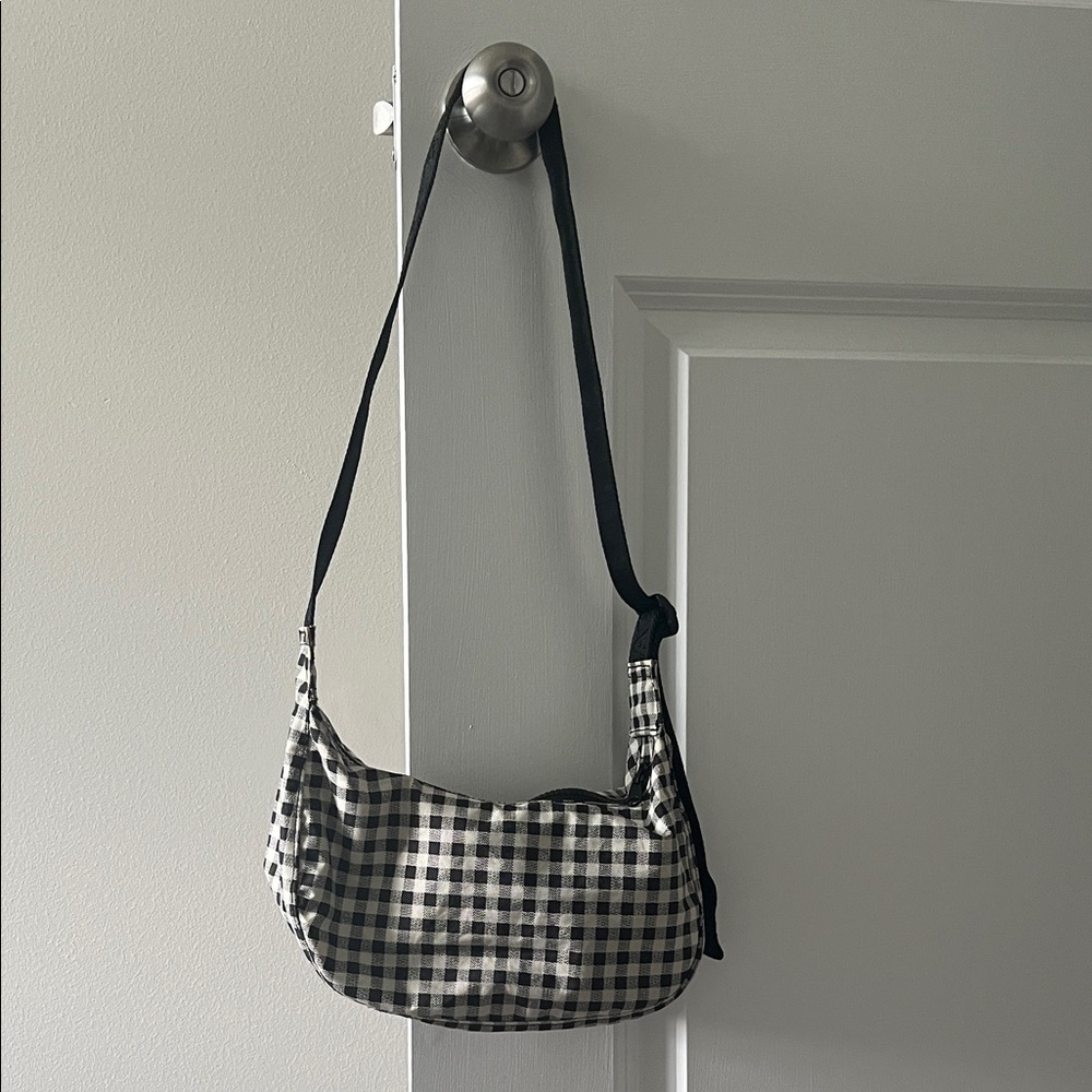 Small gingham Baggu crescent